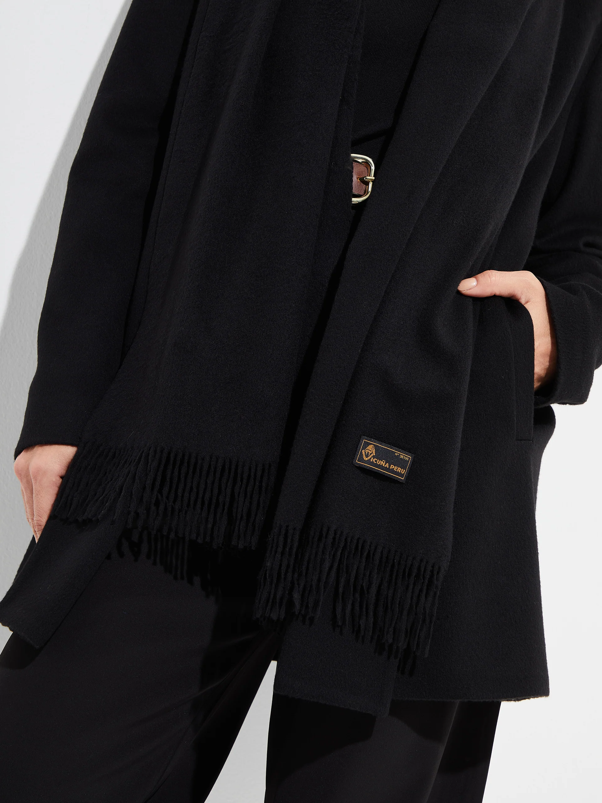 Basel Scarf Vicuña Color Black - Image 3