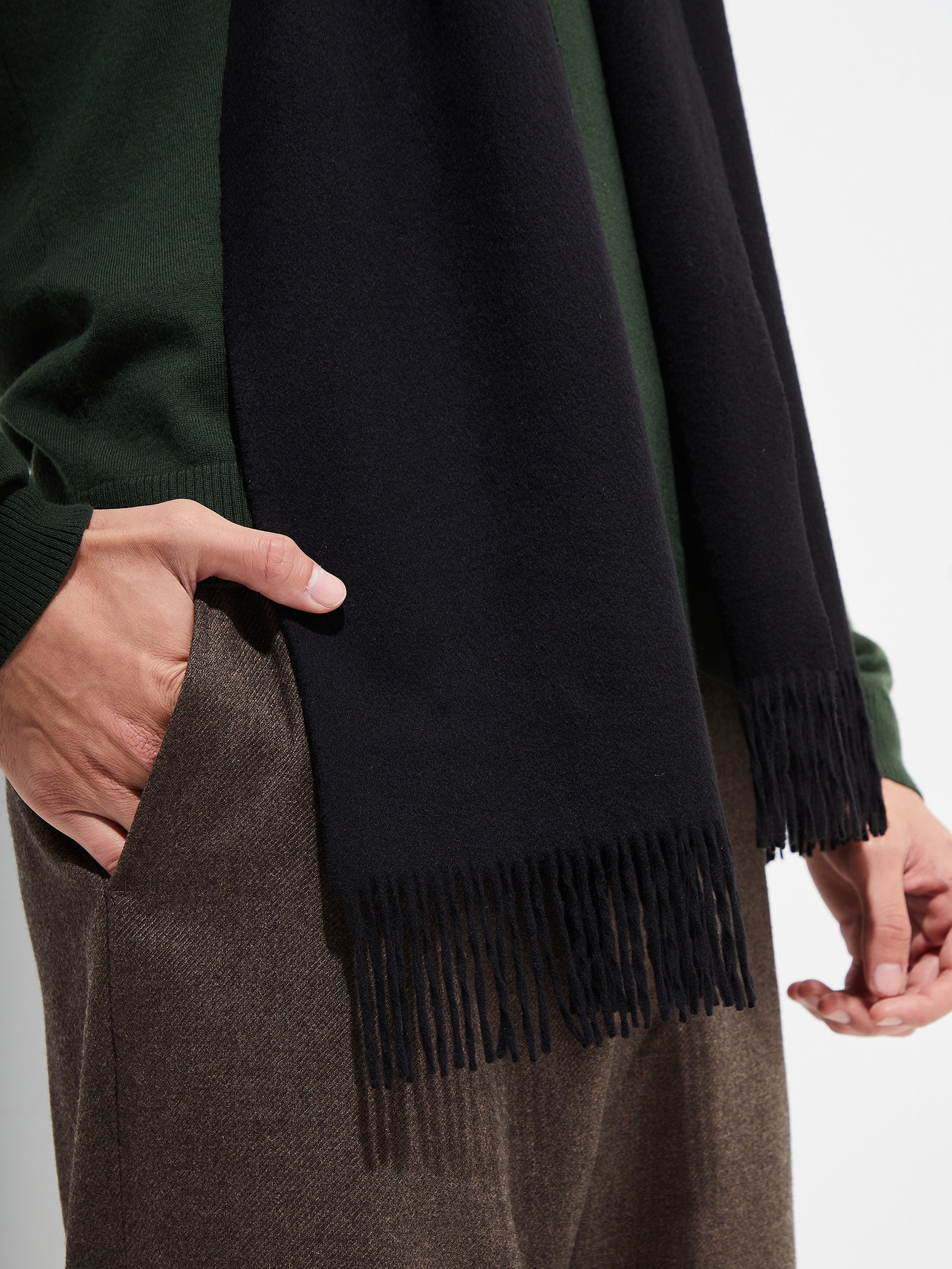 Basel Scarf Vicuña Color Black - Image 5