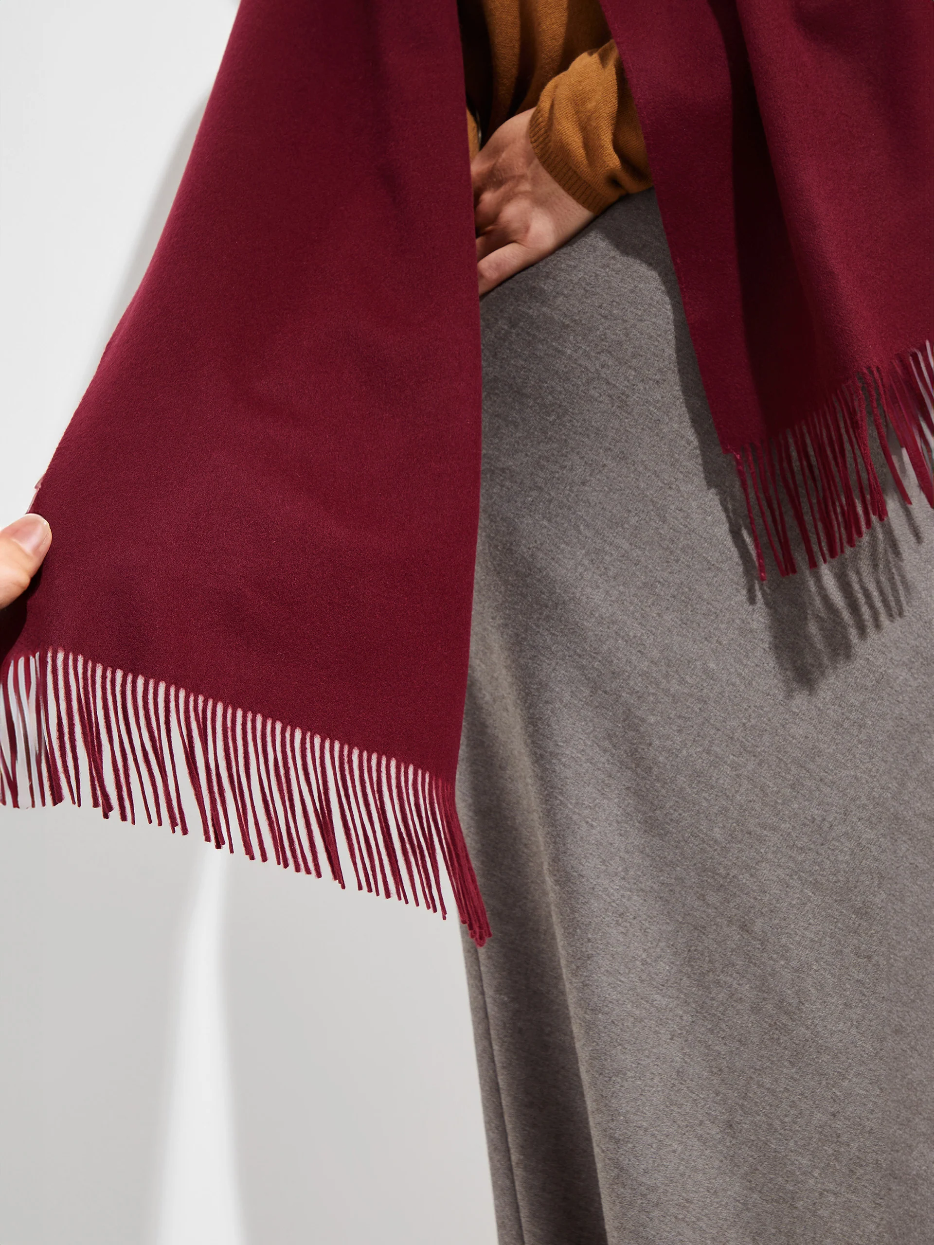 Basel Scarf Vicuña Color Burdeo - Image 3