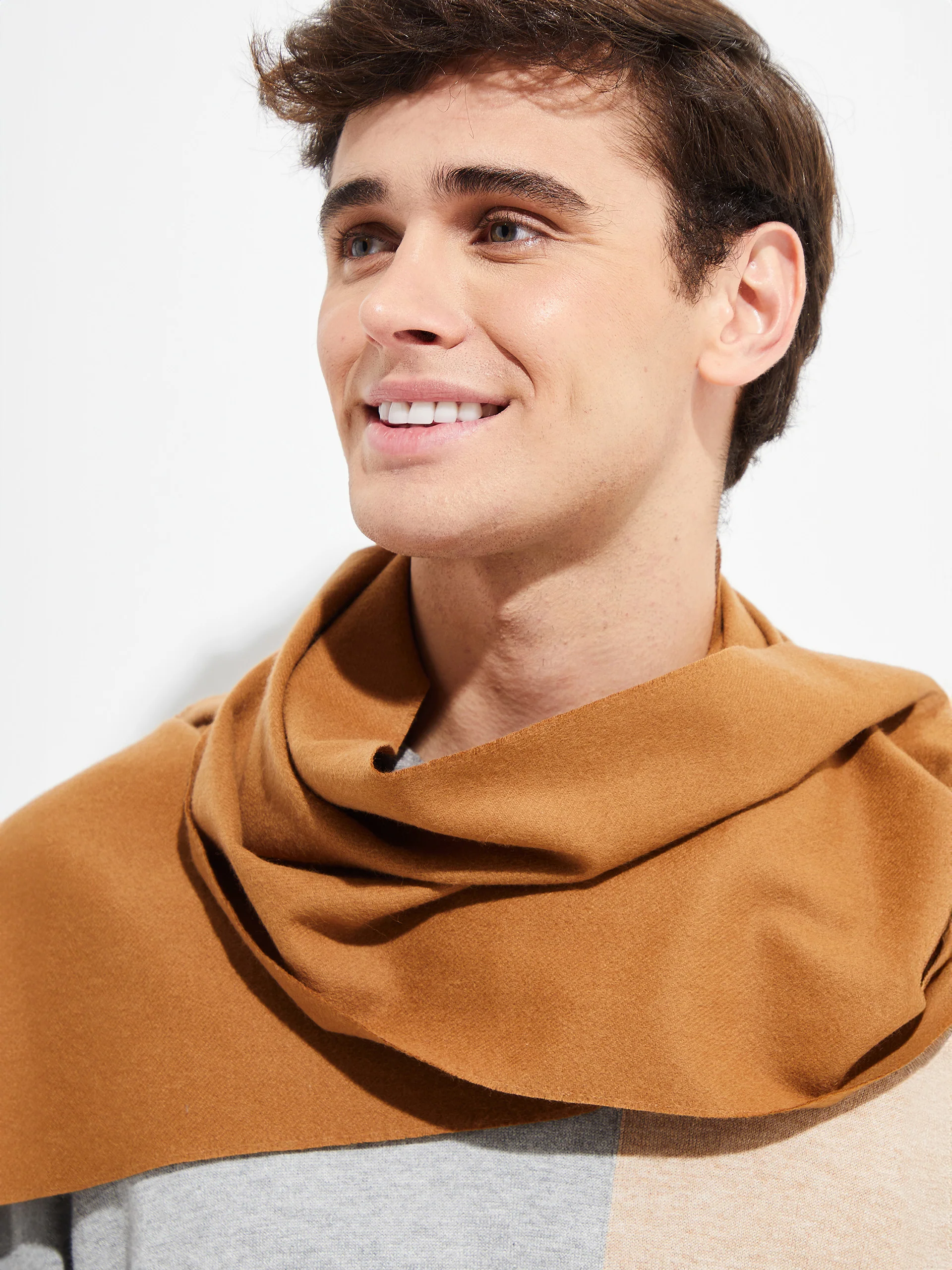 Basel Scarf Vicuña Color Camel - Image 5