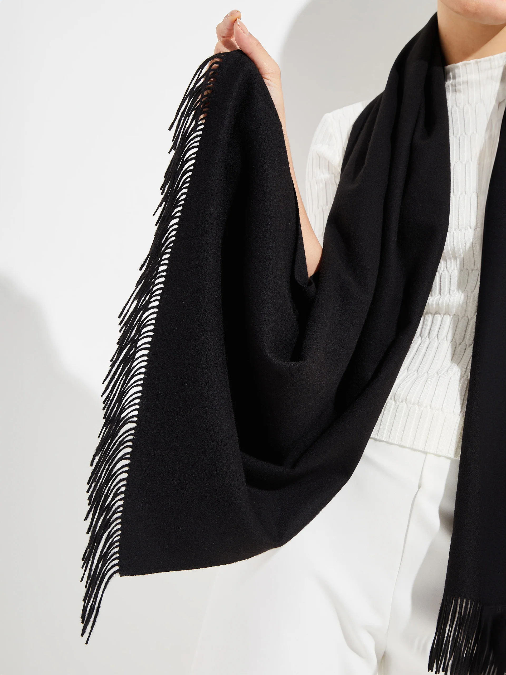 Berna Scarf Vicuña Color Black - Image 3