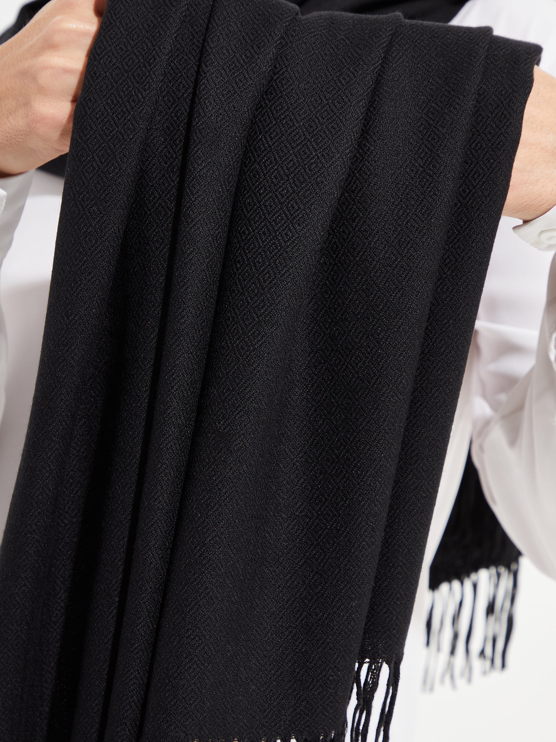 Bellinzona Shawl Vicuña Color Black - Image 3