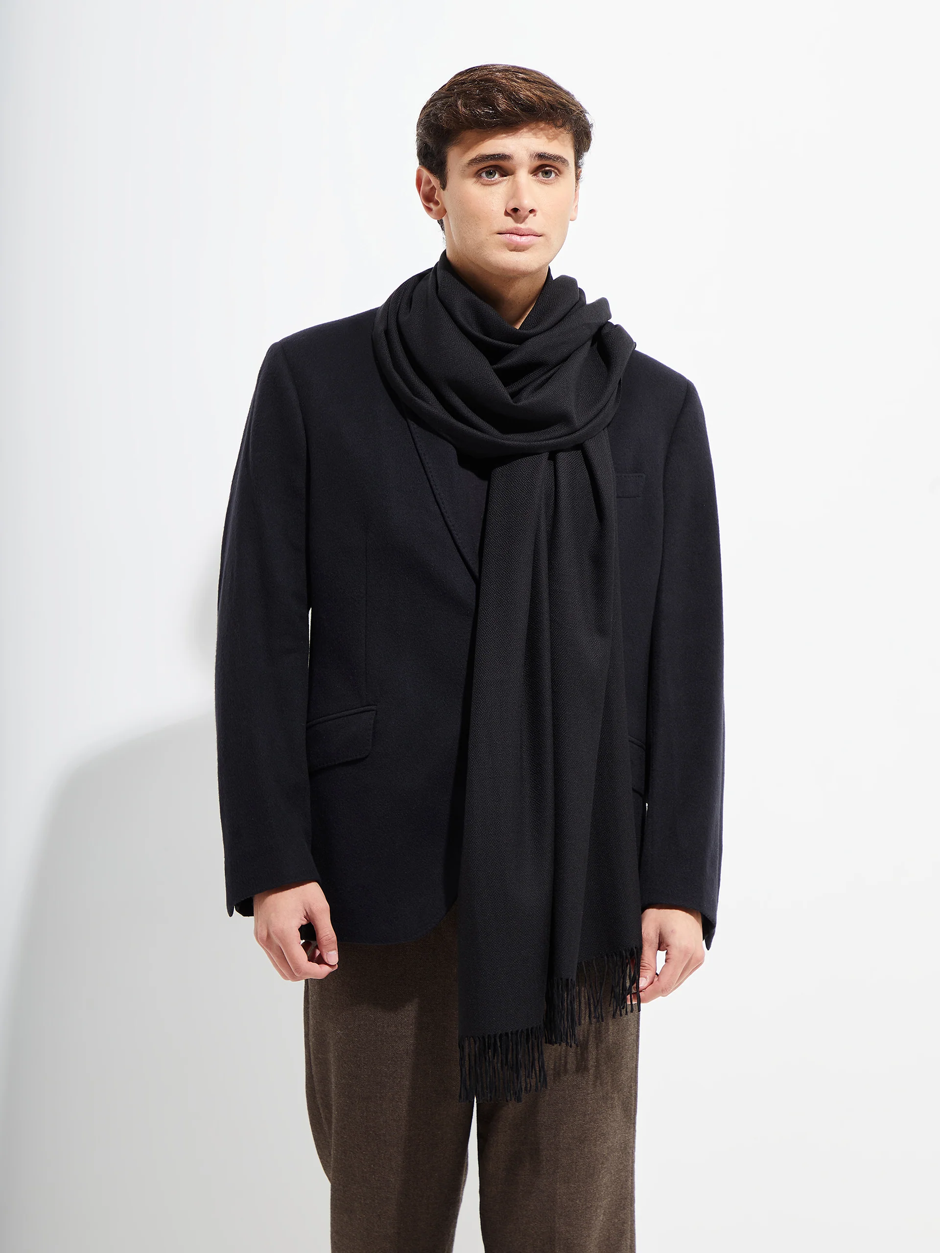 Bellinzona Shawl Vicuña Color Black - Image 4