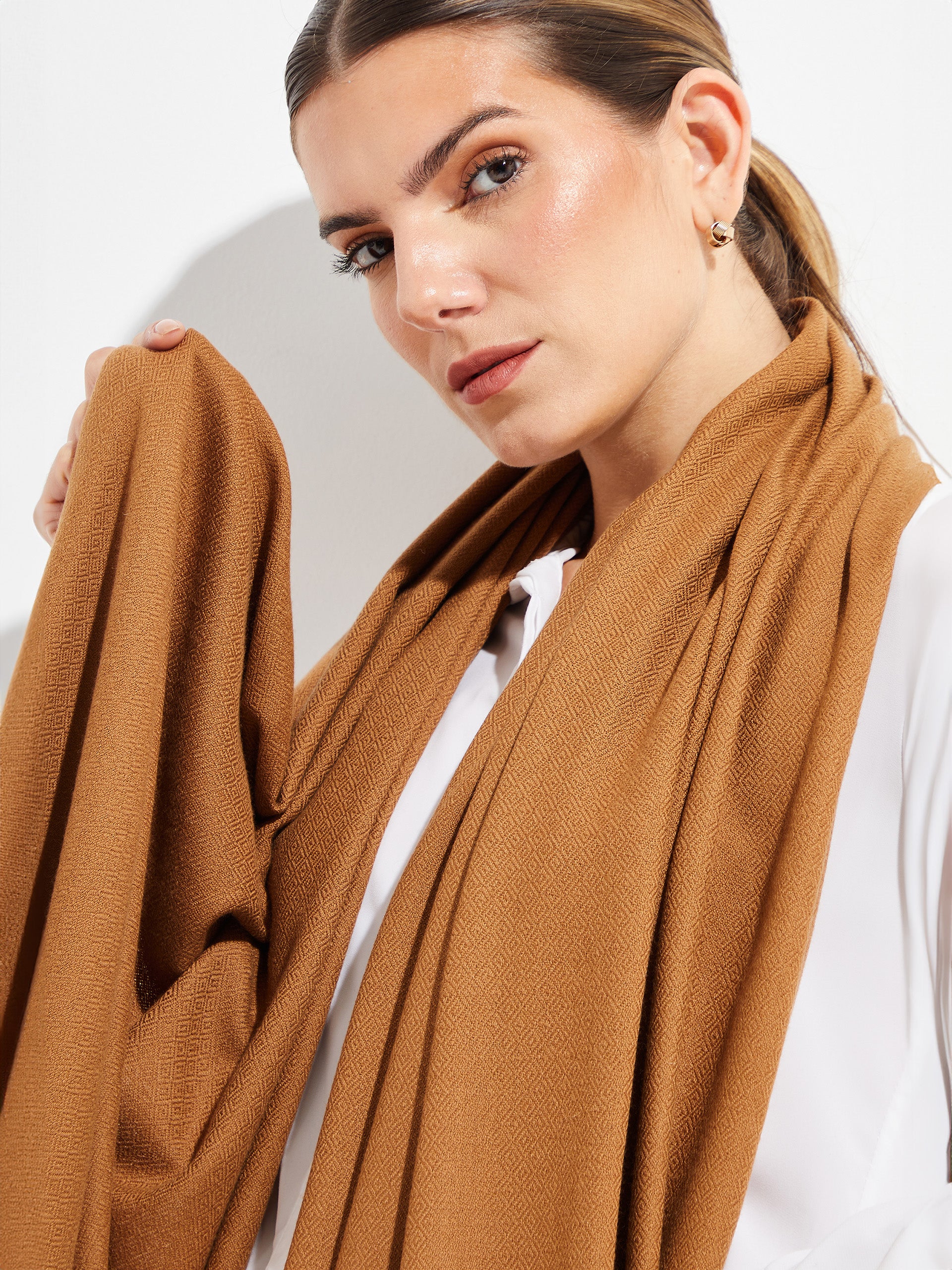 Bellinzona Shawl Vicuña Color Camel - Image 3