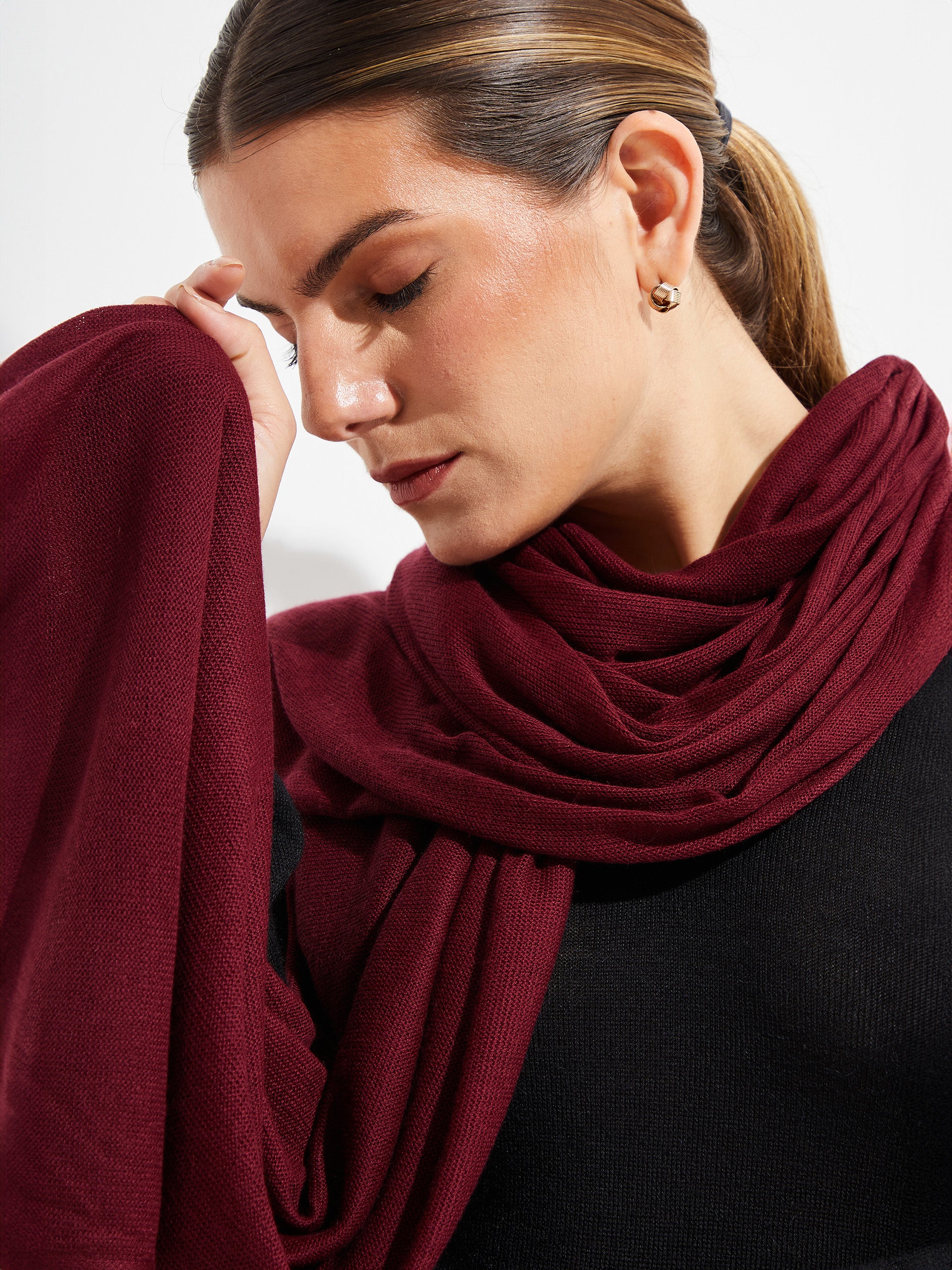 Bouveret Shawl Vicuña Color Burdeo - Image 3