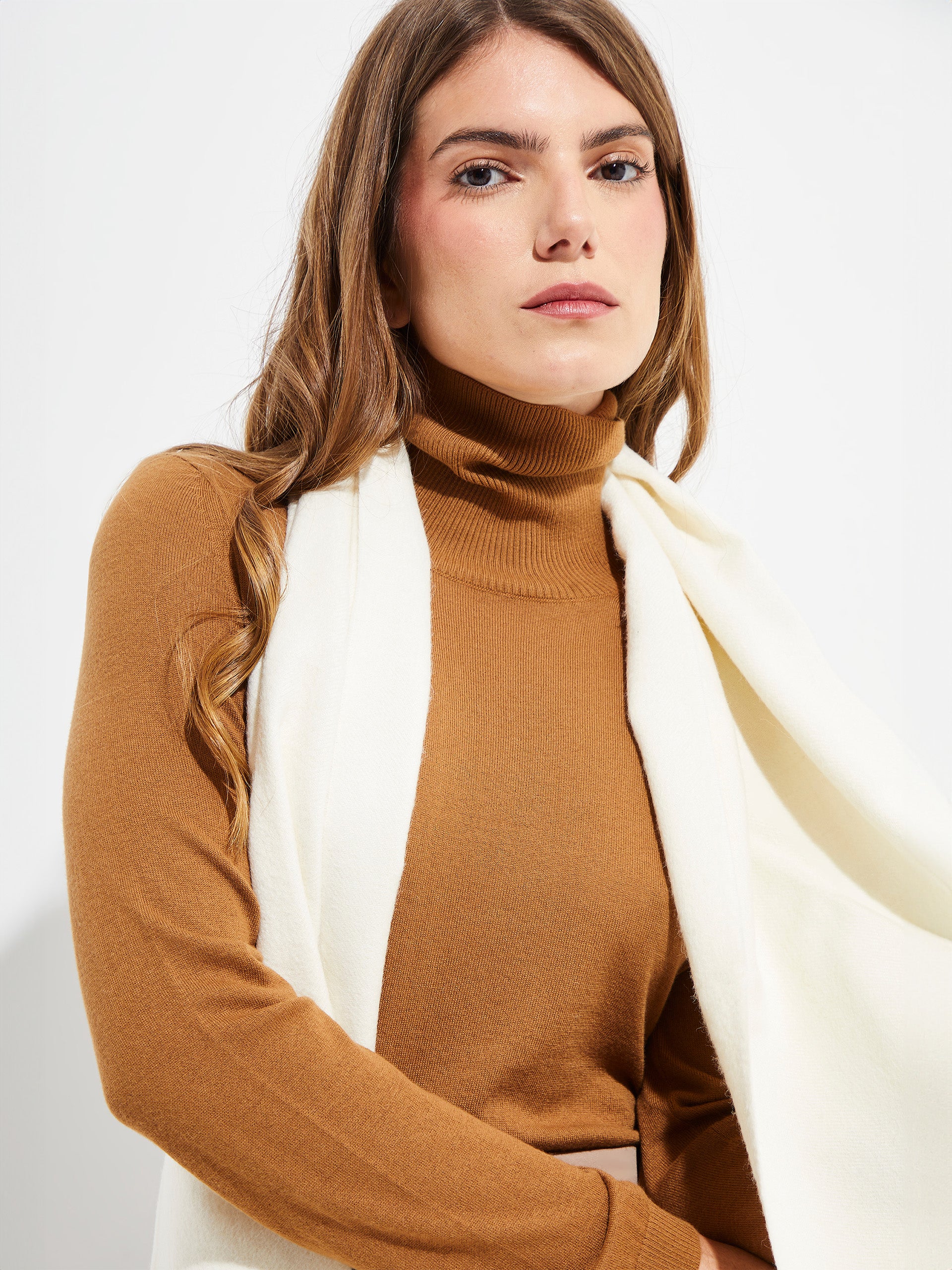 Jamas Scarf Royal Alpaca Color Ecru - Image 3