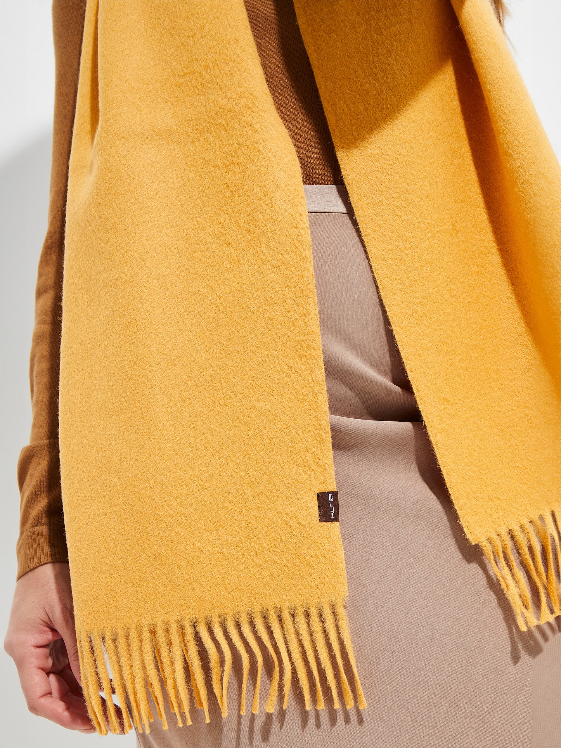 Jamas Scarf Royal Alpaca Color Yellow - Image 3