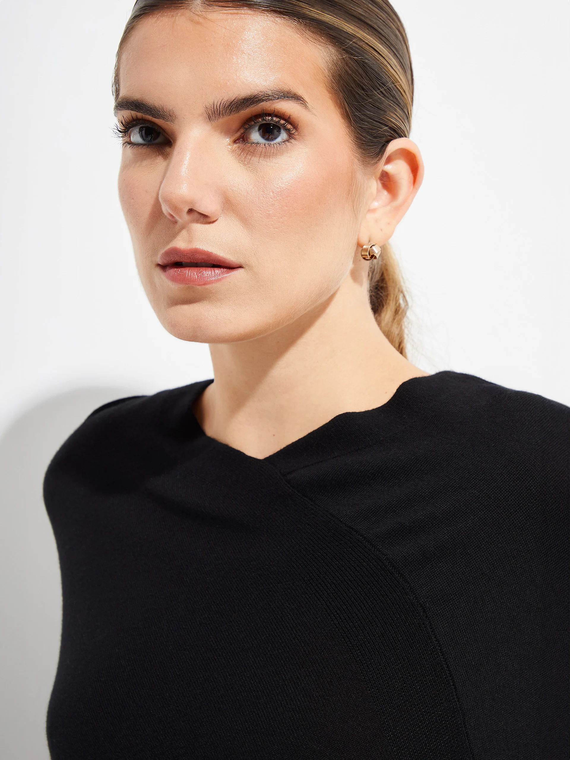 Beryl Poncho Vicuña Color Black - Image 5