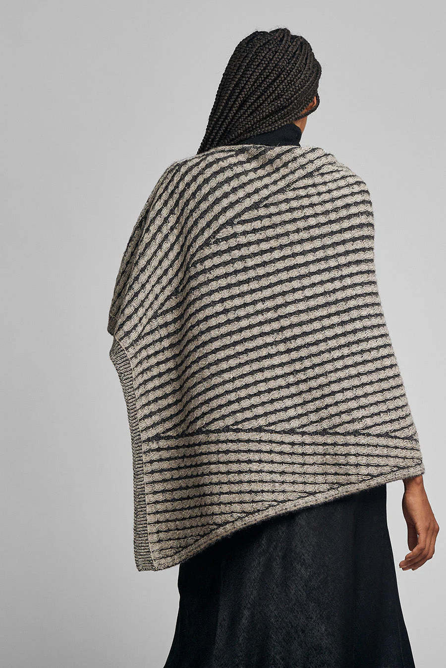 Wonder Poncho Baby Alpaca Color Sabbia & Antracite - Image 3